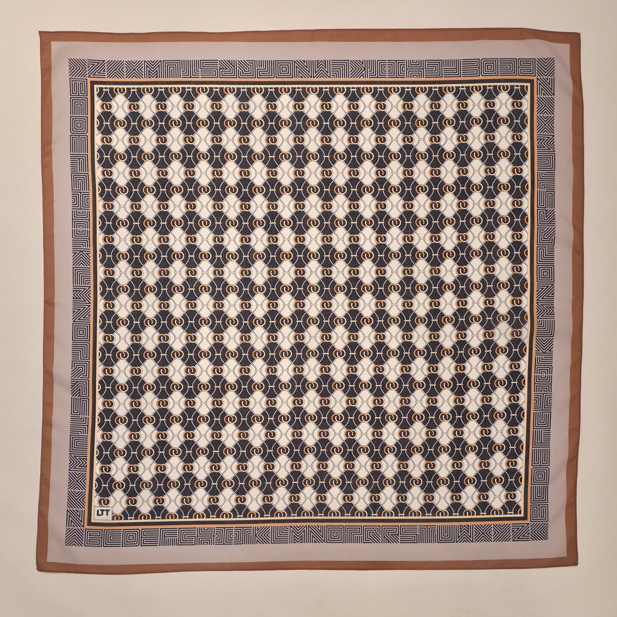 ZİNCİR — flat-lay